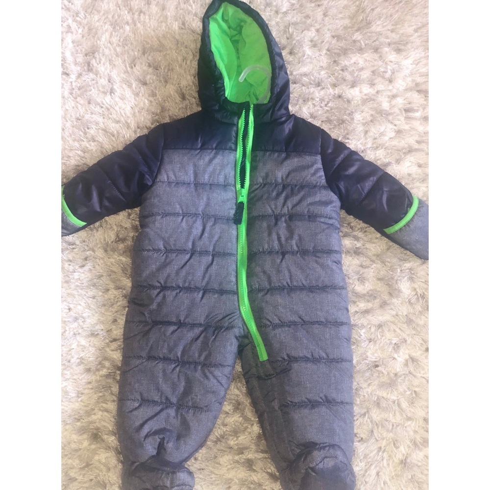 ❄️Brand New Carter’s Snow Suit 6-9months❄️